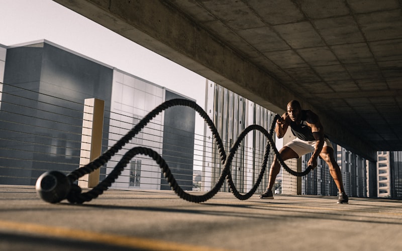 球星在世界杯赛场上精彩进球的激动瞬间特写